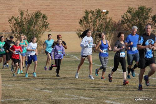 Run For Kelli 2017 - Runners on the field!