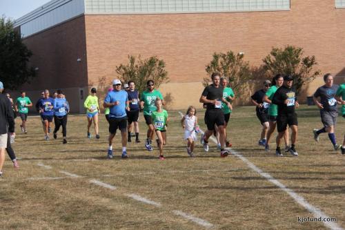 Run For Kelli 2017 - Runners on the field!