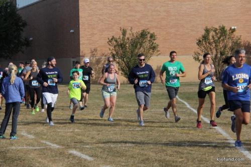 Run For Kelli 2017 - Runners on the field!