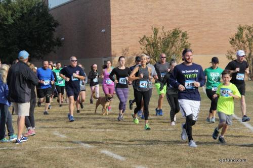 Run For Kelli 2017 - Runners on the field!