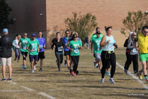 Run For Kelli 2017 - Runners on the field!