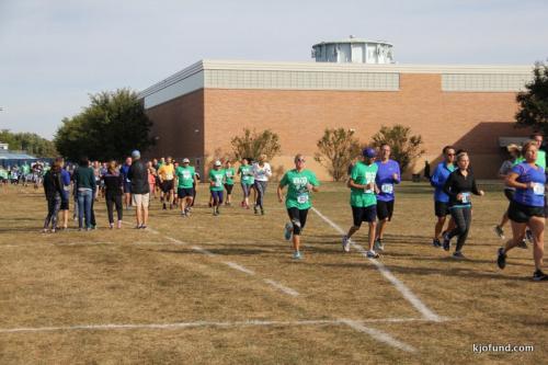 Run For Kelli 2017 - Runners on the field!