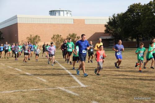 Run For Kelli 2017 - Runners on the field!