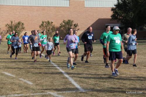 Run For Kelli 2017 - Runners on the field!