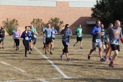 Run For Kelli 2017 - Runners on the field!