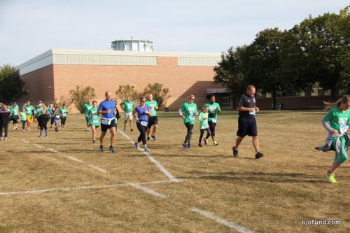 Run For Kelli 2017 - Runners on the field!